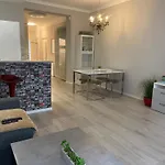 Apaczai Nearby Chain Bridge Apartament
