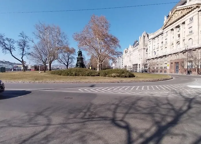Апартаменты Apaczai Nearby Chain Bridge Будапешт